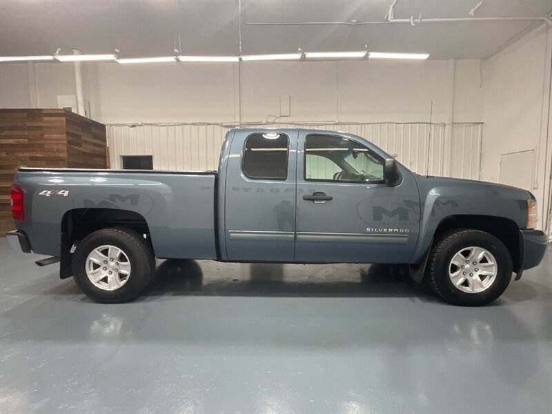 2011 Chevrolet Silverado 1500 LS 4Dr Extended Cab / 4x4 / 4.8L V8 / LOW MILES / LOCAL TRUCK / ZERO RUST - Photo 3 - Gladstone, OR 97027