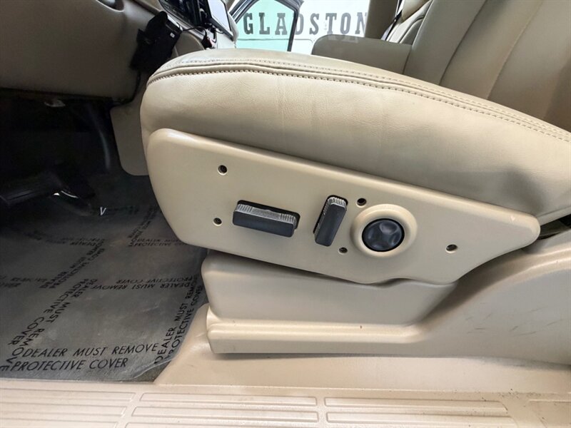 2004 Chevrolet Avalanche 2500 4X4 8.1L V8 / LIFTED w. NEW TIRES /ZERO RUST / Leather w. Heated Seats / Sunroof / Backup Camera - Photo 34 - Gladstone, OR 97027