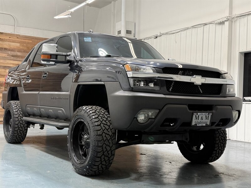 2004 Chevrolet Avalanche 2500 4X4 8.1L V8 / LIFTED w. NEW TIRES /ZERO RUST / Leather w. Heated Seats / Sunroof / Backup Camera - Photo 59 - Gladstone, OR 97027