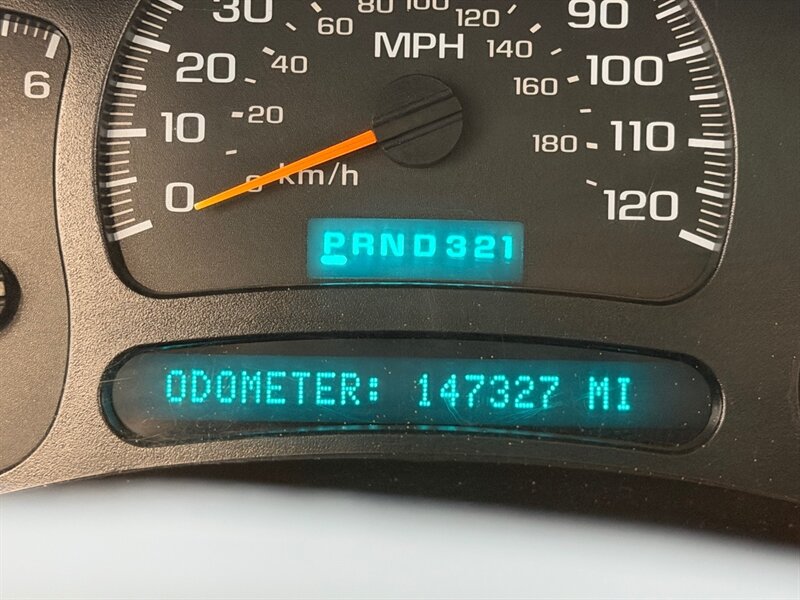 2004 Chevrolet Avalanche 2500 4X4 8.1L V8 / LIFTED w. NEW TIRES /ZERO RUST / Leather w. Heated Seats / Sunroof / Backup Camera - Photo 51 - Gladstone, OR 97027