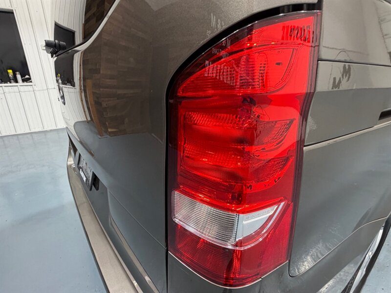 2016 Mercedes-Benz Metris Passenger Van 7-Passenger / Leather / ONE OWNER / NAV / CAM / LOCAL OREGON VAN - Photo 28 - Gladstone, OR 97027