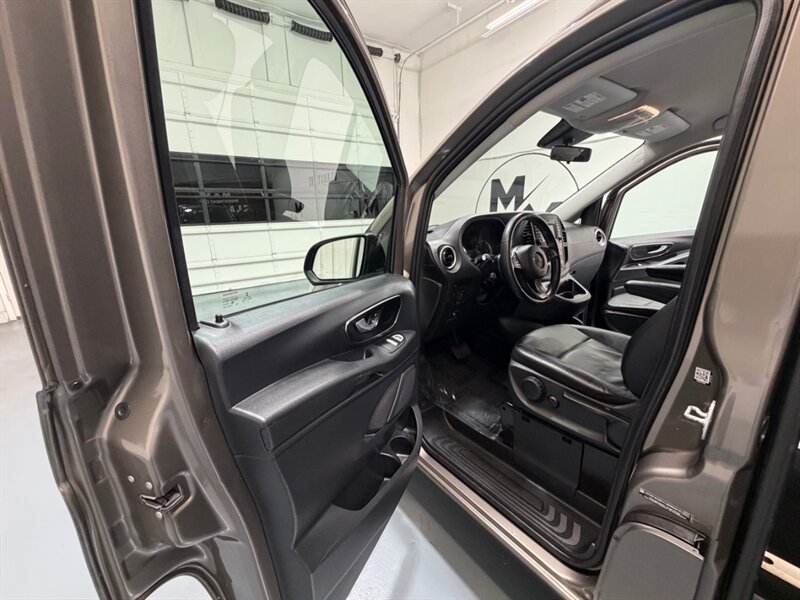 2016 Mercedes-Benz Metris Passenger Van 7-Passenger / Leather / ONE OWNER / NAV / CAM / LOCAL OREGON VAN - Photo 34 - Gladstone, OR 97027