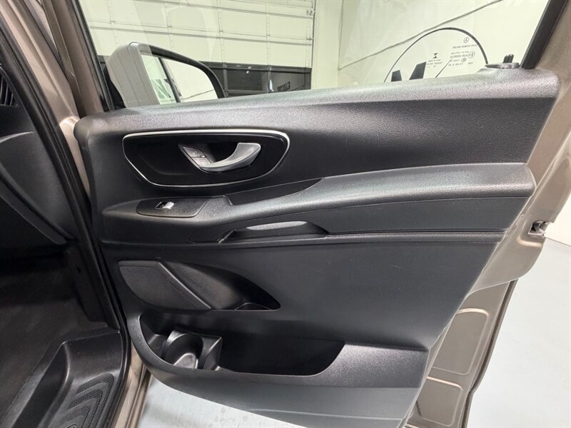 2016 Mercedes-Benz Metris Passenger Van 7-Passenger / Leather / ONE OWNER / NAV / CAM / LOCAL OREGON VAN - Photo 44 - Gladstone, OR 97027