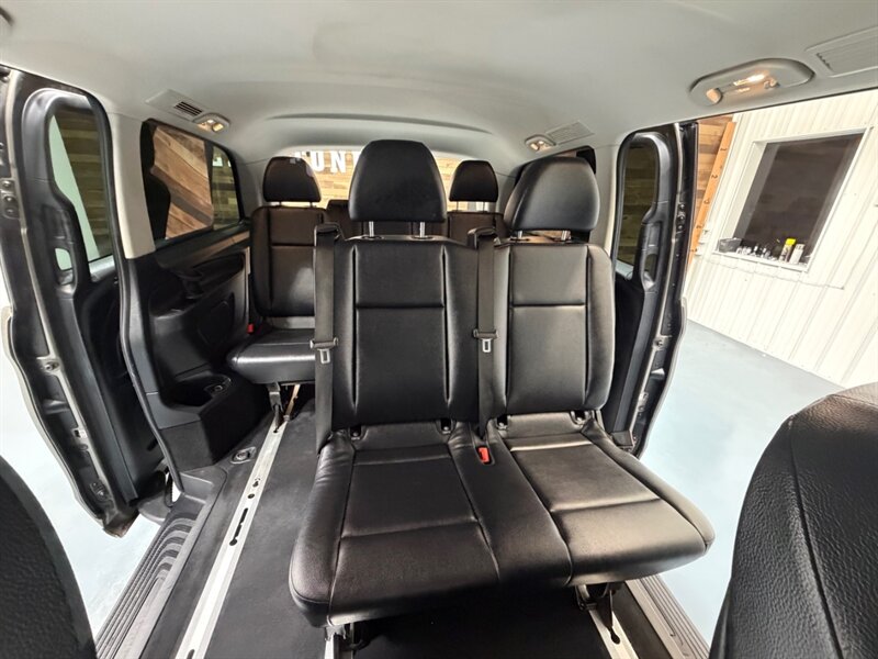 2016 Mercedes-Benz Metris Passenger Van 7-Passenger / Leather / ONE OWNER / NAV / CAM / LOCAL OREGON VAN - Photo 15 - Gladstone, OR 97027