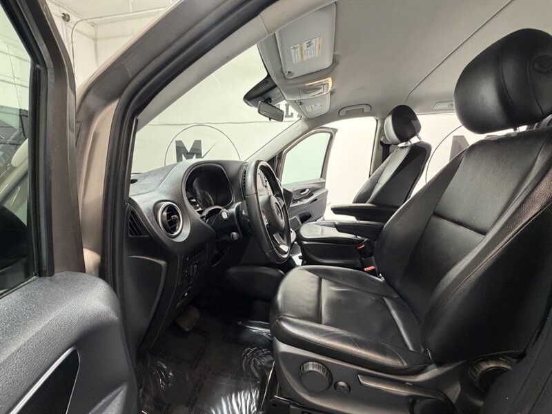 2016 Mercedes-Benz Metris Passenger Van 7-Passenger / Leather / ONE OWNER / NAV / CAM / LOCAL OREGON VAN - Photo 11 - Gladstone, OR 97027
