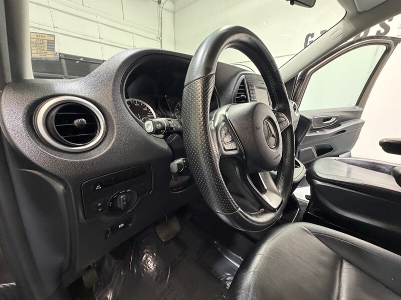 2016 Mercedes-Benz Metris Passenger Van 7-Passenger / Leather / ONE OWNER / NAV / CAM / LOCAL OREGON VAN - Photo 35 - Gladstone, OR 97027