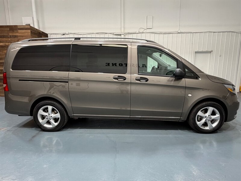 2016 Mercedes-Benz Metris Passenger Van 7-Passenger / Leather / ONE OWNER / NAV / CAM / LOCAL OREGON VAN - Photo 3 - Gladstone, OR 97027