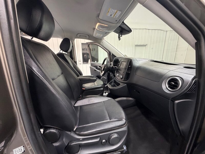 2016 Mercedes-Benz Metris Passenger Van 7-Passenger / Leather / ONE OWNER / NAV / CAM / LOCAL OREGON VAN - Photo 13 - Gladstone, OR 97027