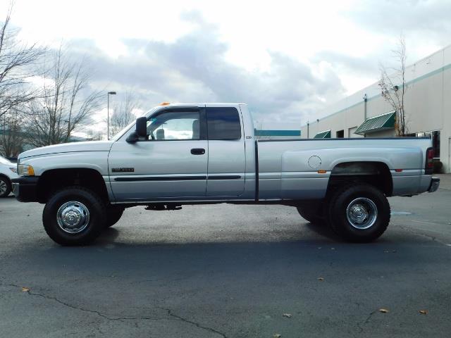 2001 Dodge Ram 3500 4x4 DUALLY / 5.9 CUMMINS DIESEL / 6-SPEED / LIFTED