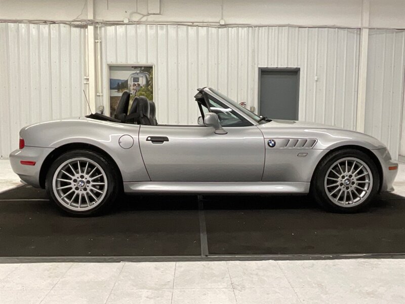 2001 BMW Z3 3.0i  / Leather Seats / LOCAL CAR / LOW MILES / Automatic Transmission - Photo 12 - Gladstone, OR 97027