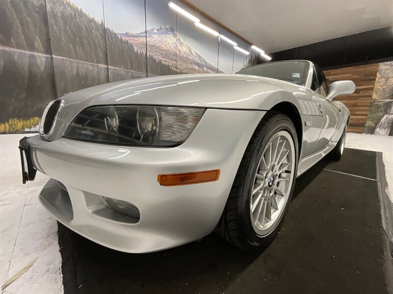 2001 BMW Z3 3.0i  / Leather Seats / LOCAL CAR / LOW MILES / Automatic Transmission - Photo 30 - Gladstone, OR 97027