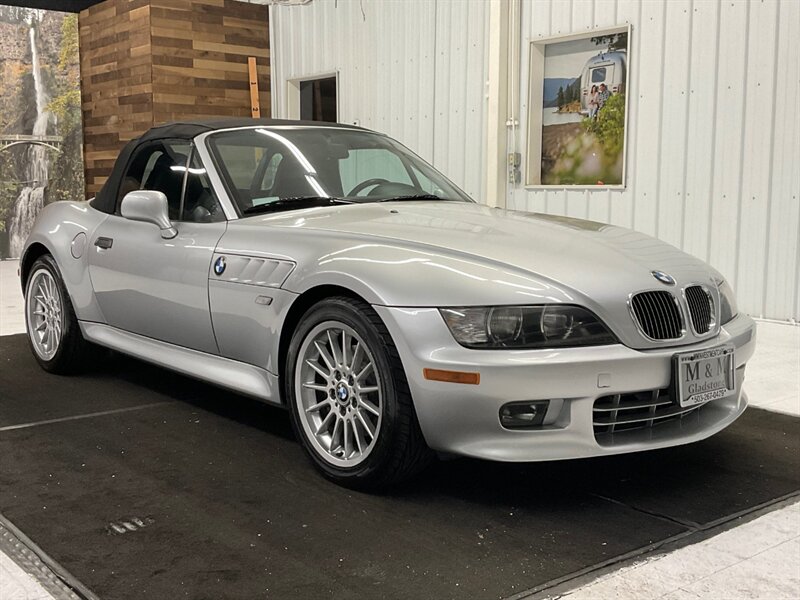 2001 BMW Z3 3.0i  / Leather Seats / LOCAL CAR / LOW MILES / Automatic Transmission - Photo 2 - Gladstone, OR 97027