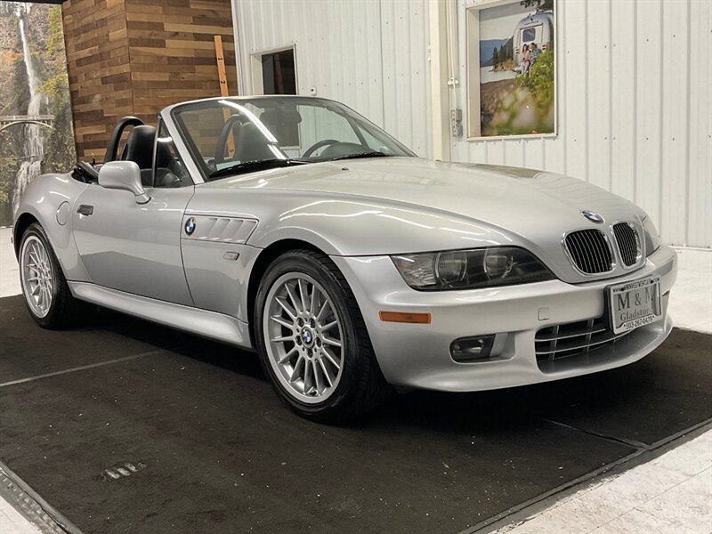 2001 BMW Z3 3.0i  / Leather Seats / LOCAL CAR / LOW MILES / Automatic Transmission - Photo 10 - Gladstone, OR 97027