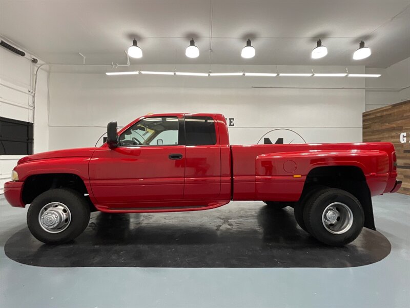 2000 Dodge Ram 3500 SLT Laramie 4X4 / 5.9L DIESEL / DUALLY / 97K MILES  /1-OWNER NO RUST - Photo 3 - Gladstone, OR 97027