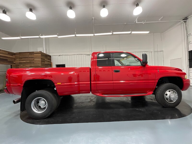 2000 Dodge Ram 3500 SLT Laramie 4X4 / 5.9L DIESEL / DUALLY / 97K MILES  /1-OWNER NO RUST - Photo 4 - Gladstone, OR 97027