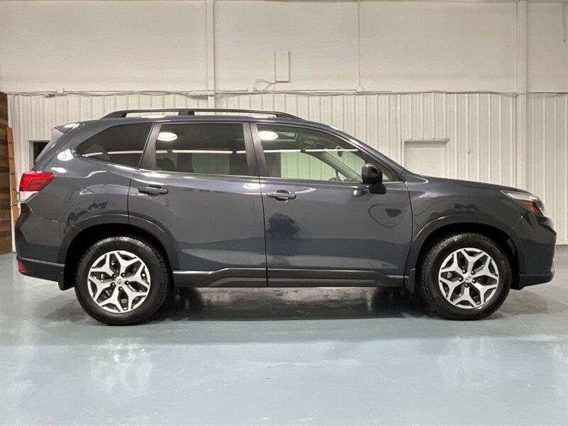 2019 Subaru Forester Premium Sport Utility AWD / Backup Cam / 64k MILES  / Panoramic Sunroof / Heated Seats / LOCAL with Zero rust - Photo 4 - Gladstone, OR 97027