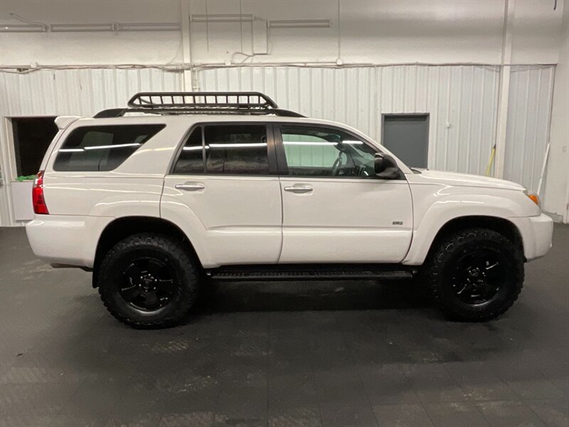 2008 Toyota 4Runner SR5 Sport Utility /Leather / LIFTED /116,000 MILES  1-OWNER / Leather Seats / Sunroof / NEW LIFT w/ NEW 33 " BF GOODRICH TIRES & BLACK WHEELS / RUST FREE / SHARP & CLEAN !! - Photo 4 - Gladstone, OR 97027