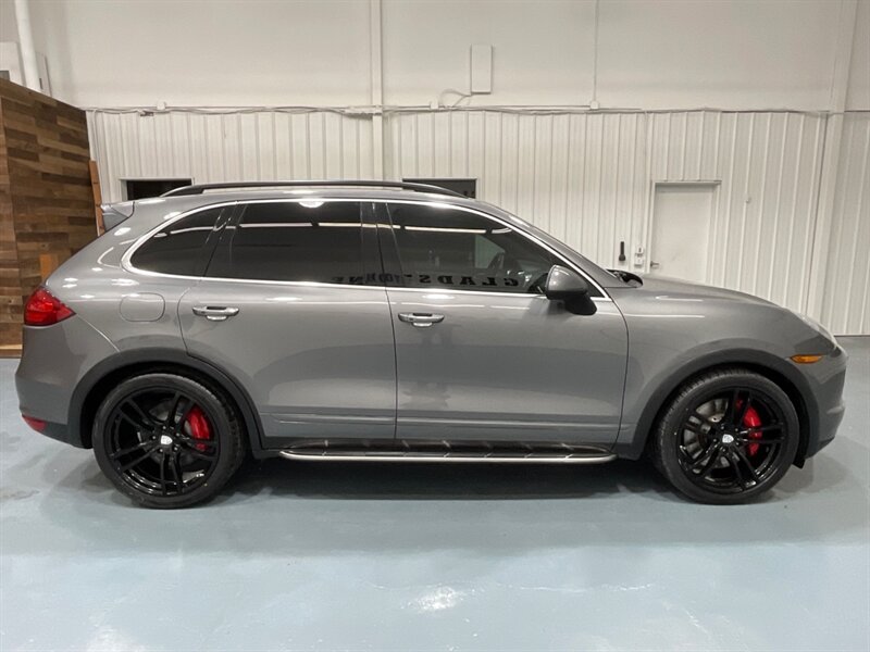 2011 Porsche Cayenne Turbo AWD / 4.8L V8 Twin Turbo / NEW TIRES  / Panoramic Sunroof / Heated & Cooled Leather Seats / Rear Heated Seats / ONLY 102K MILES - Photo 4 - Gladstone, OR 97027