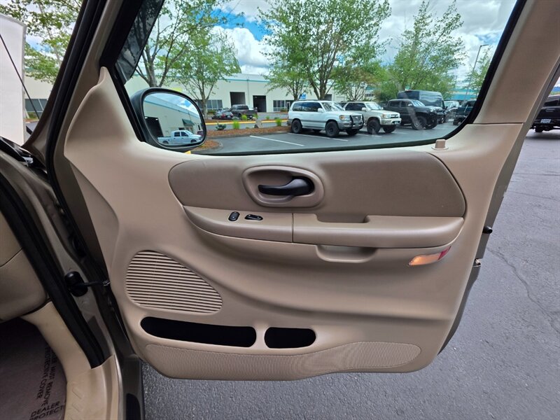 2001 Ford F-150 LARIAT4X4 BF-GOODRICH TIRES LEATHER / 6-PASSENGER / MATCHING CANOPY / LOCAL FRESH TRADE-IN - Photo 36 - Portland, OR 97217