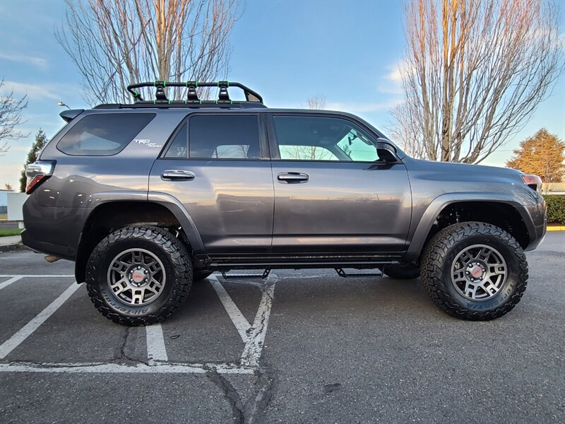 2019 Toyota 4Runner TRD Off-Road 4X4 E-LOCKER / Crawl Control / LIFTED / TRD WHEELS / BF Goodrich KO-2's / 1-OWNER - Photo 4 - Portland, OR 97217