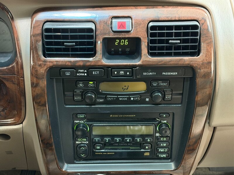 2002 Toyota 4Runner Limited 4X4 V6 / LIFTED w. NEW WHEELS & TIRES / Leather w. Heated Seats / Diff Locks / TIMING BELT SERVICE DONE /ZERO RUST - Photo 17 - Gladstone, OR 97027