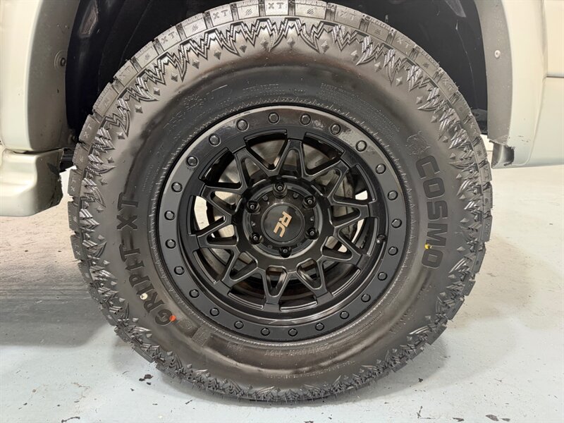 2002 Toyota 4Runner Limited 4X4 V6 / LIFTED w. NEW WHEELS & TIRES / Leather w. Heated Seats / Diff Locks / TIMING BELT SERVICE DONE /ZERO RUST - Photo 23 - Gladstone, OR 97027