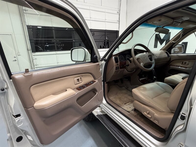 2002 Toyota 4Runner Limited 4X4 V6 / LIFTED w. NEW WHEELS & TIRES / Leather w. Heated Seats / Diff Locks / TIMING BELT SERVICE DONE /ZERO RUST - Photo 31 - Gladstone, OR 97027