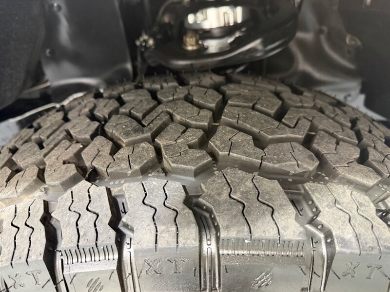 2002 Toyota 4Runner Limited 4X4 V6 / LIFTED w. NEW WHEELS & TIRES / Leather w. Heated Seats / Diff Locks / TIMING BELT SERVICE DONE /ZERO RUST - Photo 45 - Gladstone, OR 97027