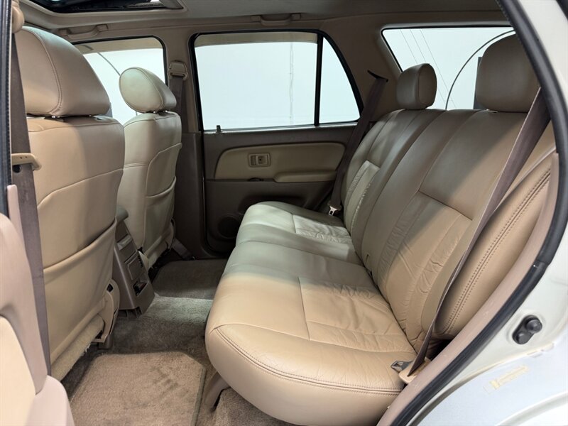 2002 Toyota 4Runner Limited 4X4 V6 / LIFTED w. NEW WHEELS & TIRES / Leather w. Heated Seats / Diff Locks / TIMING BELT SERVICE DONE /ZERO RUST - Photo 12 - Gladstone, OR 97027