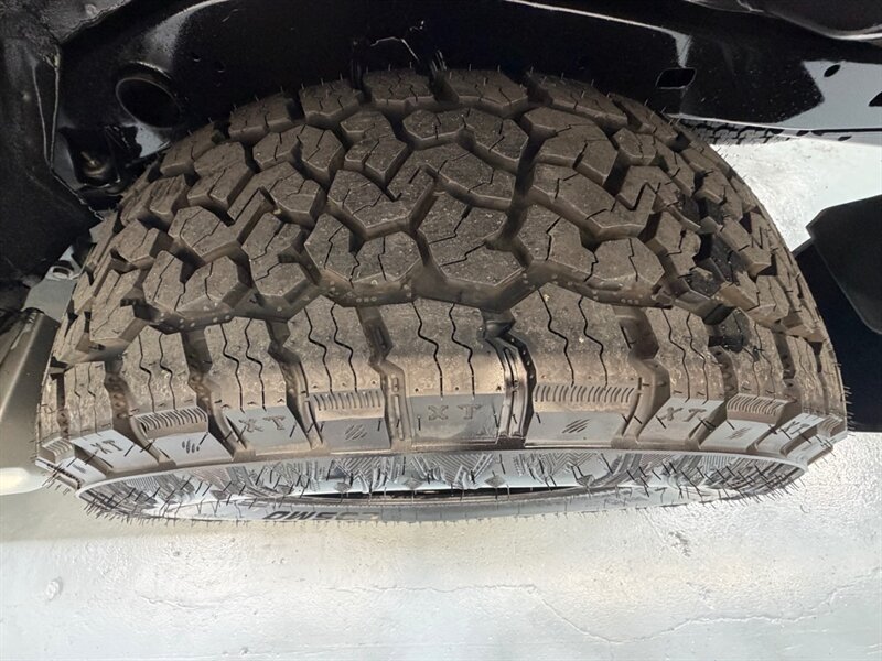 2002 Toyota 4Runner Limited 4X4 V6 / LIFTED w. NEW WHEELS & TIRES / Leather w. Heated Seats / Diff Locks / TIMING BELT SERVICE DONE /ZERO RUST - Photo 24 - Gladstone, OR 97027