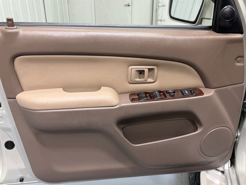 2002 Toyota 4Runner Limited 4X4 V6 / LIFTED w. NEW WHEELS & TIRES / Leather w. Heated Seats / Diff Locks / TIMING BELT SERVICE DONE /ZERO RUST - Photo 32 - Gladstone, OR 97027