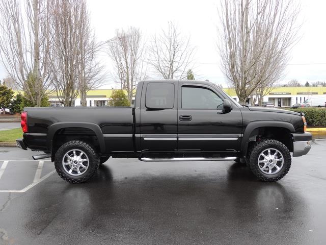 2004 Chevrolet Silverado 2500 LT / HEAVY DUTY / 4X4 / 6.0L 8Cyl Vortec / LIFTED   - Photo 4 - Portland, OR 97217