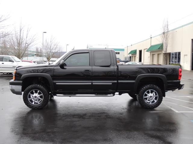 2004 Chevrolet Silverado 2500 LT / HEAVY DUTY / 4X4 / 6.0L 8Cyl Vortec / LIFTED   - Photo 3 - Portland, OR 97217