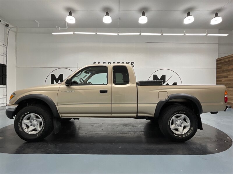 2003 Toyota Tacoma SR5 4X4 / 2.7L 4Cyl/ 5-SPEED MANUAL / 83,000 MILES  / LOCAL TRUCK w. ZERO RUST - Photo 3 - Gladstone, OR 97027