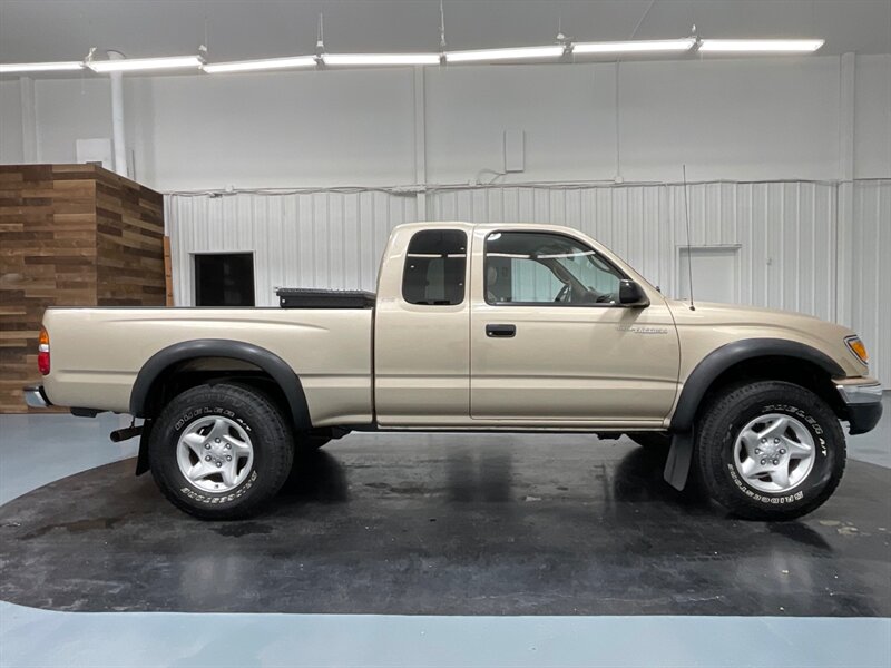 2003 Toyota Tacoma SR5 4X4 / 2.7L 4Cyl/ 5-SPEED MANUAL / 83,000 MILES  / LOCAL TRUCK w. ZERO RUST - Photo 4 - Gladstone, OR 97027