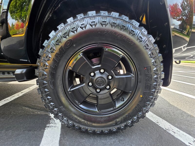 2005 Toyota 4Runner SR5 / V6 / 4X4 / DIFFERENTIAL LOCKER / LEATHER  / NEW LIFT / NEW TIRES / BLACKED OUT / SERVICE RECORDS !! - Photo 48 - Portland, OR 97217