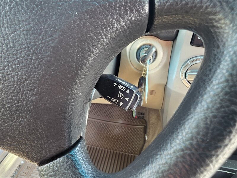 2005 Toyota 4Runner SR5 / V6 / 4X4 / DIFFERENTIAL LOCKER / LEATHER  / NEW LIFT / NEW TIRES / BLACKED OUT / SERVICE RECORDS !! - Photo 40 - Portland, OR 97217