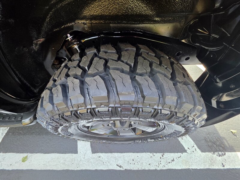 2005 Toyota 4Runner SR5 / V6 / 4X4 / DIFFERENTIAL LOCKER / LEATHER  / NEW LIFT / NEW TIRES / BLACKED OUT / SERVICE RECORDS !! - Photo 20 - Portland, OR 97217