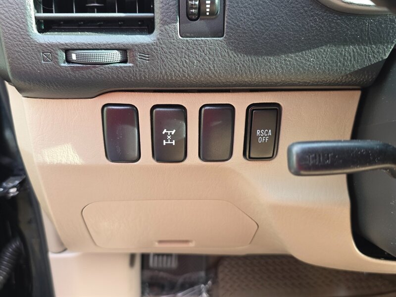 2005 Toyota 4Runner SR5 / V6 / 4X4 / DIFFERENTIAL LOCKER / LEATHER  / NEW LIFT / NEW TIRES / BLACKED OUT / SERVICE RECORDS !! - Photo 33 - Portland, OR 97217