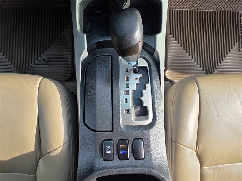 2005 Toyota 4Runner SR5 / V6 / 4X4 / DIFFERENTIAL LOCKER / LEATHER  / NEW LIFT / NEW TIRES / BLACKED OUT / SERVICE RECORDS !! - Photo 37 - Portland, OR 97217