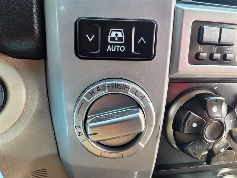 2005 Toyota 4Runner SR5 / V6 / 4X4 / DIFFERENTIAL LOCKER / LEATHER  / NEW LIFT / NEW TIRES / BLACKED OUT / SERVICE RECORDS !! - Photo 21 - Portland, OR 97217