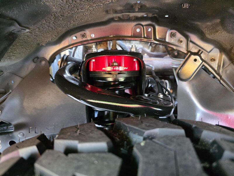 2005 Toyota 4Runner SR5 / V6 / 4X4 / DIFFERENTIAL LOCKER / LEATHER  / NEW LIFT / NEW TIRES / BLACKED OUT / SERVICE RECORDS !! - Photo 19 - Portland, OR 97217