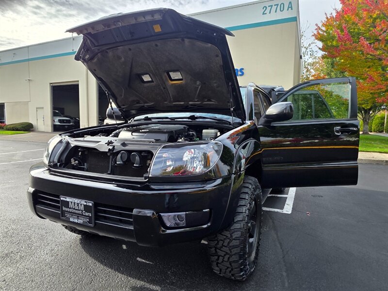 2005 Toyota 4Runner SR5 / V6 / 4X4 / DIFFERENTIAL LOCKER / LEATHER  / NEW LIFT / NEW TIRES / BLACKED OUT / SERVICE RECORDS !! - Photo 25 - Portland, OR 97217