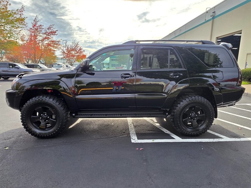 2005 Toyota 4Runner SR5 / V6 / 4X4 / DIFFERENTIAL LOCKER / LEATHER  / NEW LIFT / NEW TIRES / BLACKED OUT / SERVICE RECORDS !! - Photo 3 - Portland, OR 97217