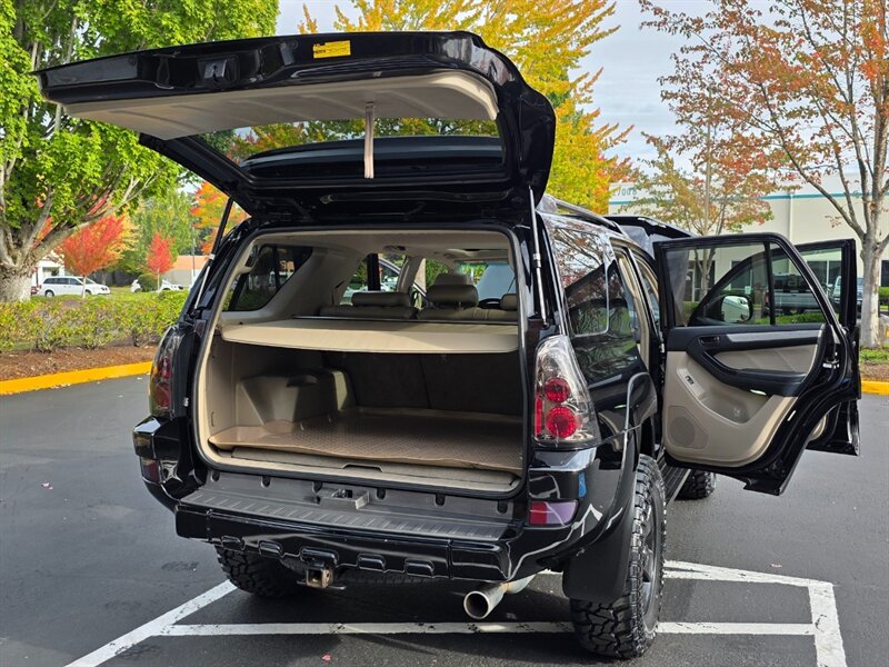 2005 Toyota 4Runner SR5 / V6 / 4X4 / DIFFERENTIAL LOCKER / LEATHER  / NEW LIFT / NEW TIRES / BLACKED OUT / SERVICE RECORDS !! - Photo 27 - Portland, OR 97217