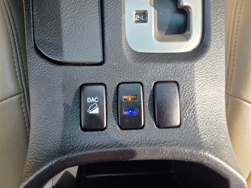 2005 Toyota 4Runner SR5 / V6 / 4X4 / DIFFERENTIAL LOCKER / LEATHER  / NEW LIFT / NEW TIRES / BLACKED OUT / SERVICE RECORDS !! - Photo 34 - Portland, OR 97217