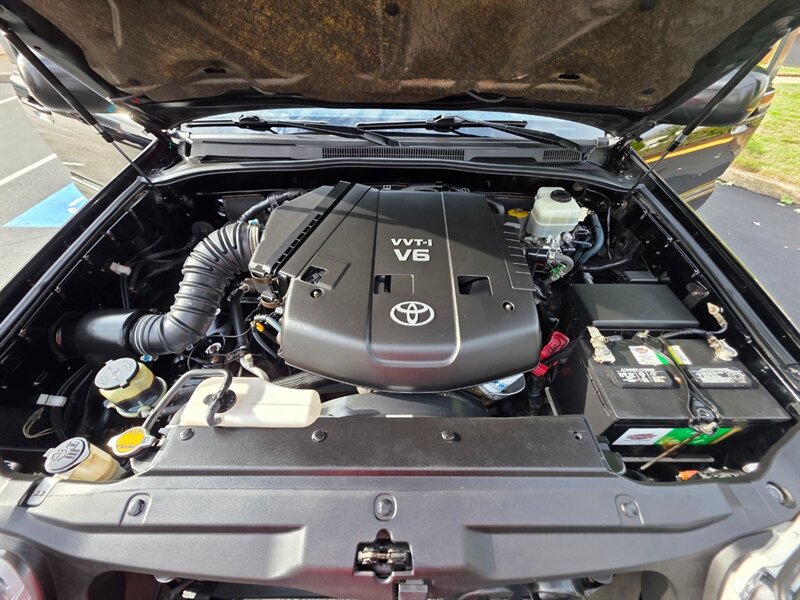 2005 Toyota 4Runner SR5 / V6 / 4X4 / DIFFERENTIAL LOCKER / LEATHER  / NEW LIFT / NEW TIRES / BLACKED OUT / SERVICE RECORDS !! - Photo 31 - Portland, OR 97217