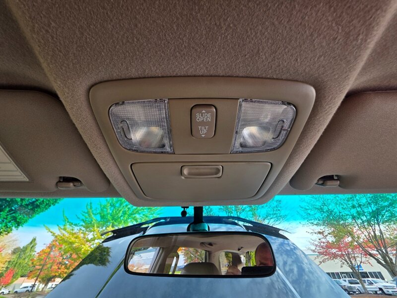 2005 Toyota 4Runner SR5 / V6 / 4X4 / DIFFERENTIAL LOCKER / LEATHER  / NEW LIFT / NEW TIRES / BLACKED OUT / SERVICE RECORDS !! - Photo 38 - Portland, OR 97217