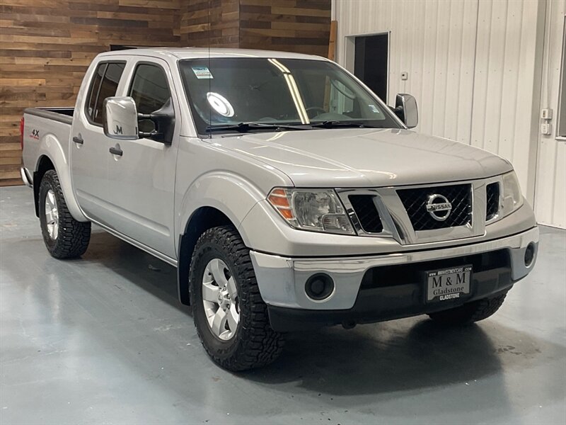 2010 Nissan Frontier SE V6 Crew Cab 4X4 / PRO-4X OFF RD / V6 /NEW TIRES  / LOCAL TRUCK w. ZERO RUST - Photo 2 - Gladstone, OR 97027