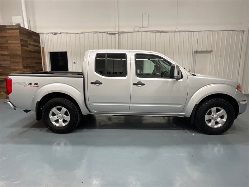 2010 Nissan Frontier SE V6 Crew Cab 4X4 / PRO-4X OFF RD / V6 /NEW TIRES  / LOCAL TRUCK w. ZERO RUST - Photo 4 - Gladstone, OR 97027